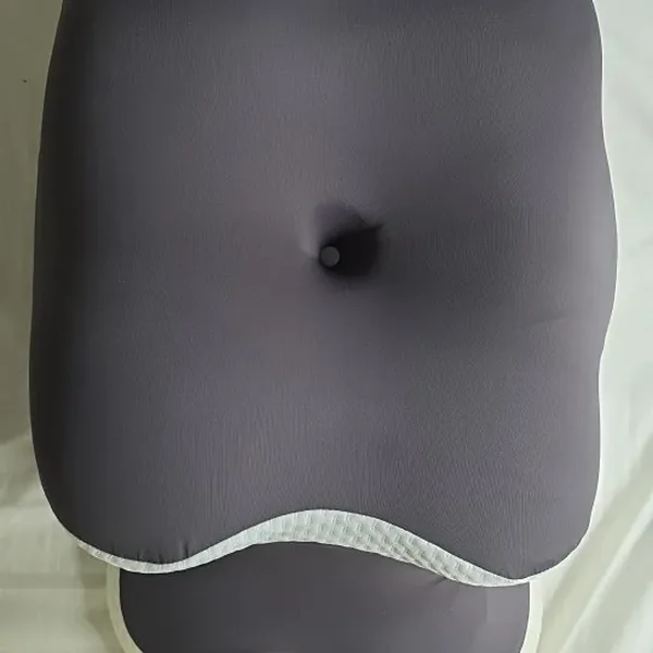 Ergonomisk nackkudde i minnesskum fotograferad av Mikael H., verifierad köpare